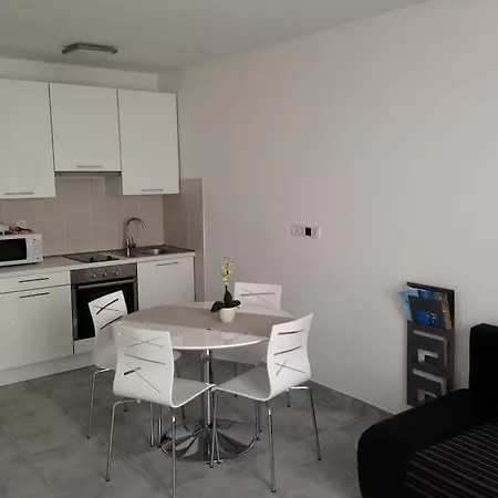 Apartments & Rooms Club Vala Selce