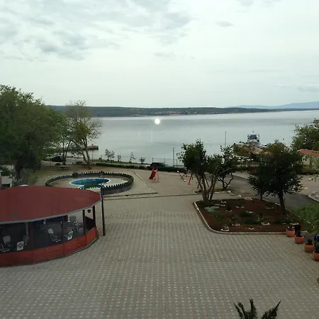 Apartments & Rooms Club Vala Guest house